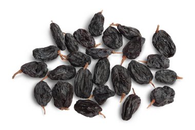 Kırpma yolu ile siyah kuru üzüm beyaz arka planda izole. Üst Manzara. Düz yatıyordu