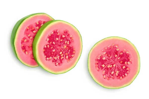 Guava frukt skivor isolerade på vit bakgrund med klippning väg och full skärpedjup. Högst upp. Platt äggläggning — Stockfoto