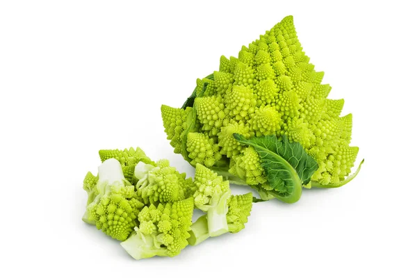 Капуста Romanesco broccoli або римська капуста Cauliflower ізольована на білому тлі з обрізаним шляхом і повною глибиною поля. — стокове фото