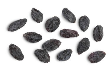 Kırpma yolu ile siyah kuru üzüm beyaz arka planda izole. Üst Manzara. Düz yatıyordu
