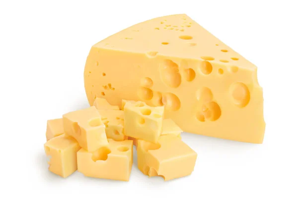 Trozo de queso aislado sobre fondo blanco con camino de recorte y profundidad total de campo —  Fotos de Stock
