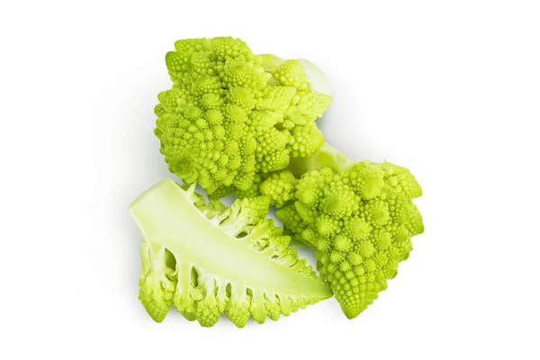 Romanesco broccoli varză sau conopidă romană izolată pe fundal alb cu cale de tăiere. Privire de sus. Plat lay — Fotografie, imagine de stoc
