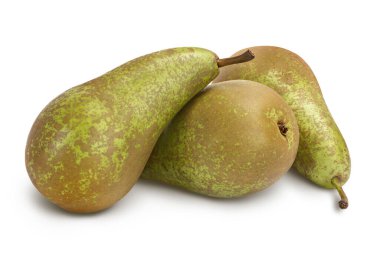 Yeşil konferans armudu kırpma yolu ve tam alan derinliği ile beyaz arkaplanda izole edildi