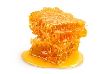 Bal petekleri ve bal birikintisi kırpma yolu ve tam derinlikteki beyaz arkaplanda izole edildi