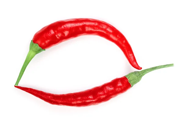 Červené horké chilli papričky izolované na bílém pozadí. Písmeno O. Horní pohled. Plochý vzor — Stock fotografie