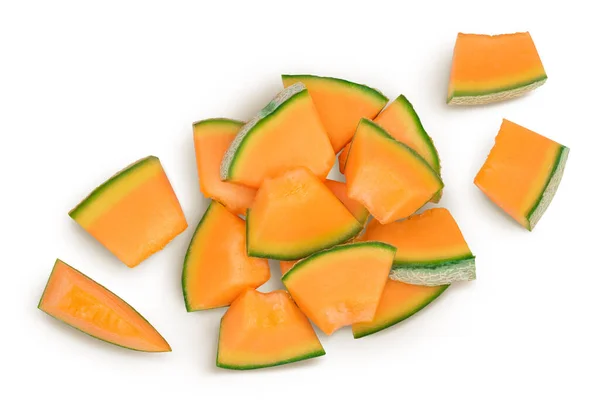 Kantaloupe melon skivor isolerade på vit bakgrund med klippning väg och full skärpedjup. Högst upp. Platt äggläggning — Stockfoto