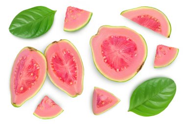 Guava meyve dilimleri kesme yolu ve tam derinlikteki beyaz arka planda izole edilmiştir. Üst Manzara. Düz yatıyordu