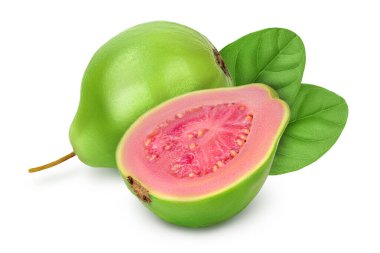 Guava meyvesi kırpma yolu ve tam derinlik alan ile beyaz arkaplanda izole