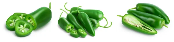 Jalapeno paprika 's geïsoleerd op witte achtergrond. Groene chili peper met knippad en volle velddiepte. Set of verzameling — Stockfoto