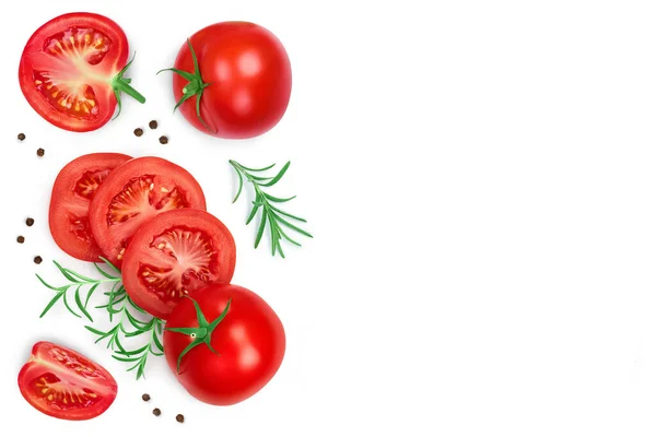 Tomatenscheiben Mit Basilikum Und Pfefferkörnern Isoliert Auf Weißem Hintergrund Draufsicht — Stockfoto