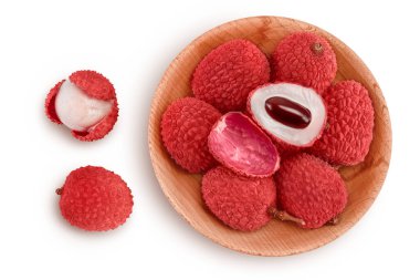 Tahta kasedeki liçi meyvesi beyaz arka planda izole edilmiş. Üst Manzara. Düz yatıyordu.