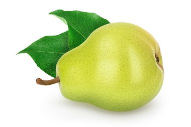 Yeşil armut meyvesi beyaz arka planda izole edilmiş, geniş bir alana yayılmış..