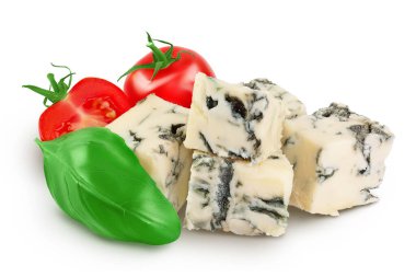 Mavi peynirli gorgonzola, beyaz arka planda tam derinlikte izole edilmiş..