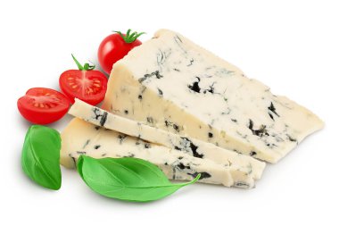 Mavi peynirli gorgonzola, beyaz arka planda tam derinlikte izole edilmiş.