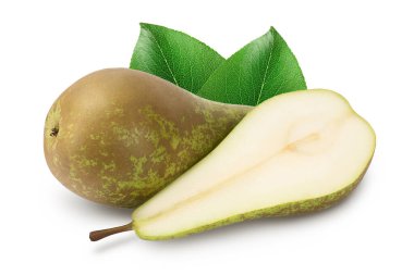 Yeşil konferans armudu tam derinlikte beyaz arkaplanda izole edildi.