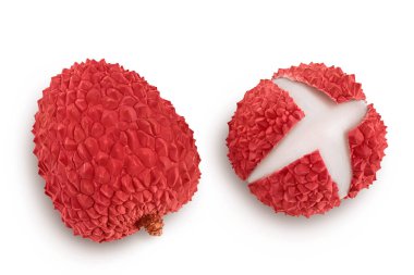 Lychee meyvesi beyaz arka planda izole edilmiş, geniş bir alana yayılmış. Üst Manzara. Düz yatıyordu.