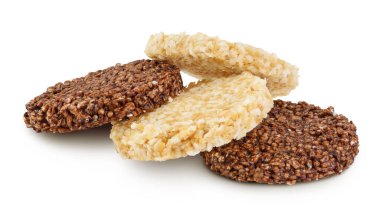 Hindistan cevizi ve keçiboynuzu olan kurabiyeler beyaz arka planda tam derinlikte izole edilmiş. Sağlıklı yemek.