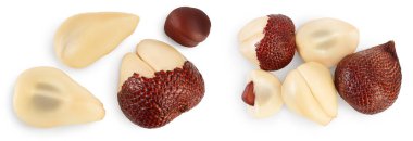 Yılan meyvesi beyaz arka planda izole edilmiş, geniş bir alana yayılmış, Üst Manzara. Düz yatıyordu