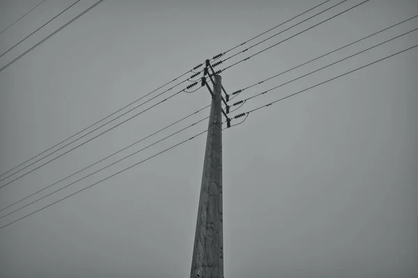 马尼托巴省农村的电线和电塔 — 图库照片