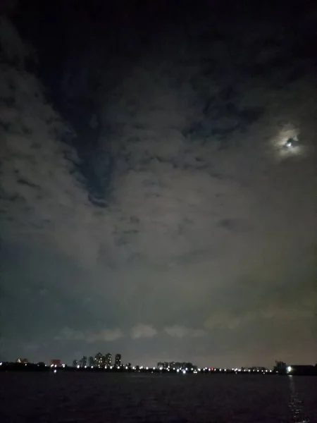 Hermoso Cielo Nocturno Con Nubes — Foto de Stock