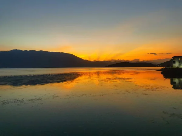 Indahnya Matahari Terbenam Atas Laut — Stok Foto