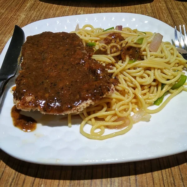 spaghetti with meat and vegetables
