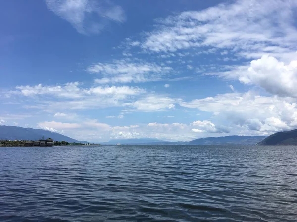 Pemandangan Yang Indah Dari Danau — Stok Foto