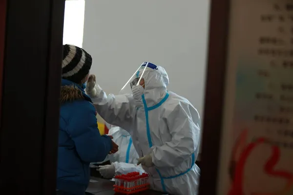 a group of people in a protective mask and gloves are working in a hospital.