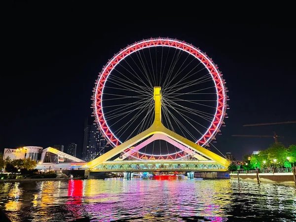 ferris wheel in singapore at night