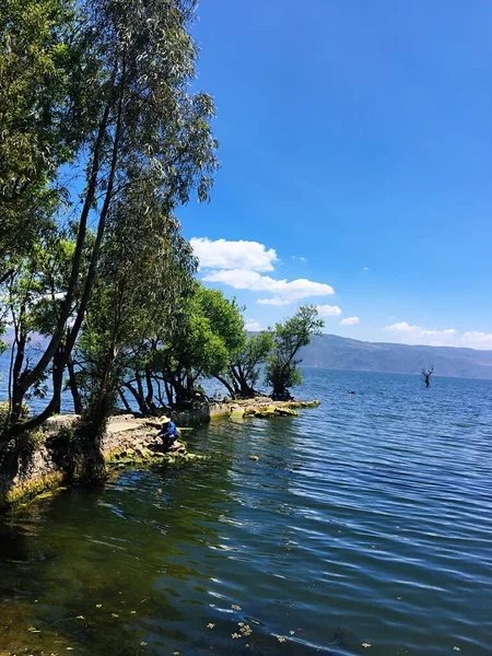 Pemandangan Indah Dengan Danau — Stok Foto