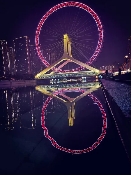 ferris wheel in singapore at night