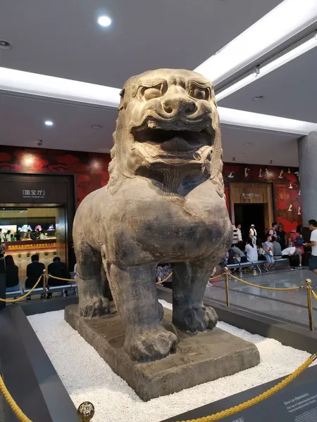 the statue of the lion in the city of the state of china