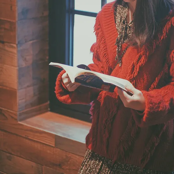 woman reading book in the cafe