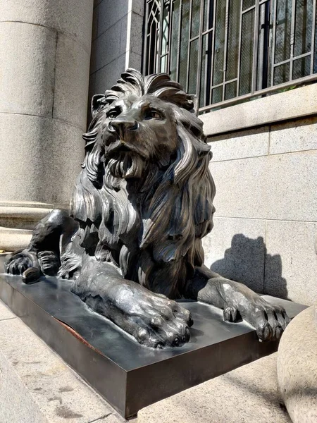 lion statue in the city of london
