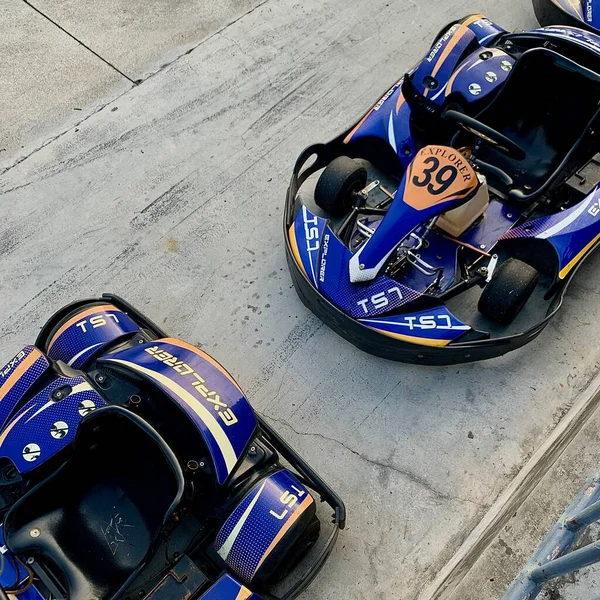 the top view of the motorcycle helmet on the street