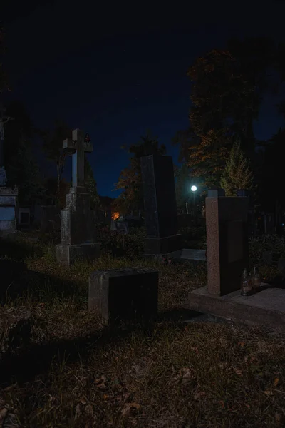 Night Cemetery Place Darkness Tombstones Graves Outdoor Scenic View Vertical — Stock Photo, Image