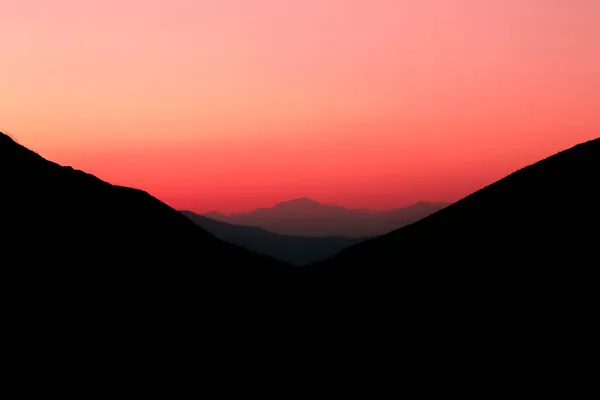Великолепный Пейзаж Обои Мирный Минималистический Вид Черного Цвета Силуэт Гор — стоковое фото