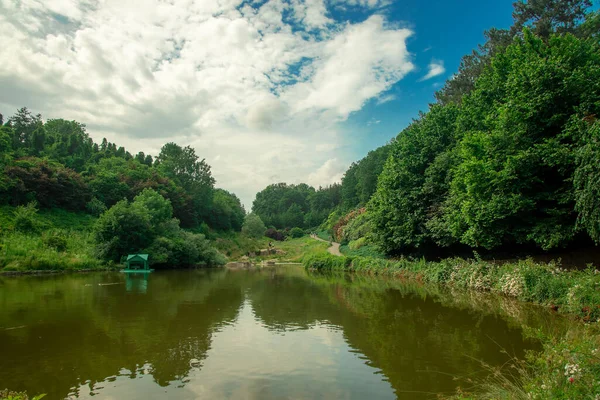 Idyllic Park Landscape Picturesque Scenic View Beautiful Place Walking Pond — Φωτογραφία Αρχείου