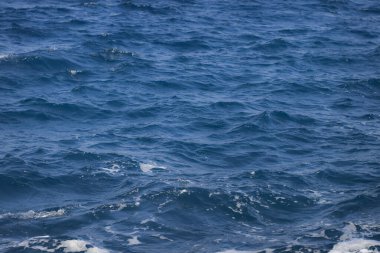 Mavi dalgalı deniz yüzeyi doğal rezervuar fotoğrafçılığı