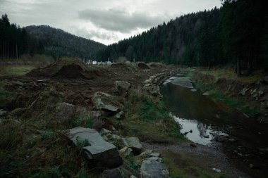 Yapılardan kaynaklanan doğa kirliliği küresel insanlığın çevreyi yok etme sorunu