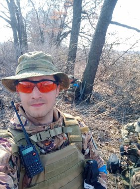 Ukrayna silahlı kuvvetleri asker portresi selfie, Rus istilasına karşı savunma mevsimi