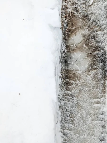 Marca Impresión Neumáticos Sucios Neumáticos Nieve Blanca Pura Nieve Blanca —  Fotos de Stock