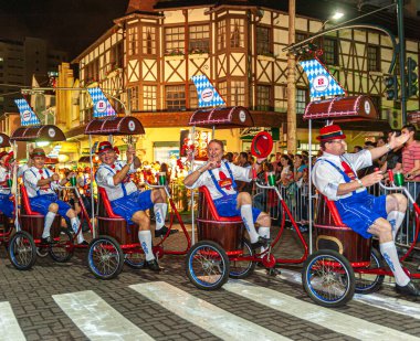 Blumenau, Santa Catarina, Brezilya: 10 Ekim 2021: Oktoberfest açılış töreni Blumenau, Santa Catarina.