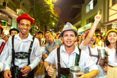Blumenau, Santa Catarina, Brezilya: 10 Ekim 2021: Oktoberfest açılış töreni Blumenau, Santa Catarina.
