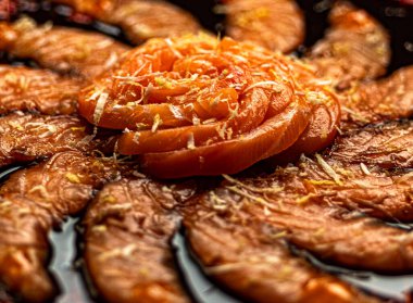 Japon yemeği. Japon yemeği. Somon carpaccio ve istiridye sosu..