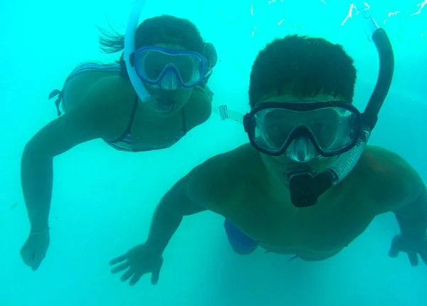 Buceo Piscina Con Formaciones Burbujas Aire Durante Verano — Foto de Stock