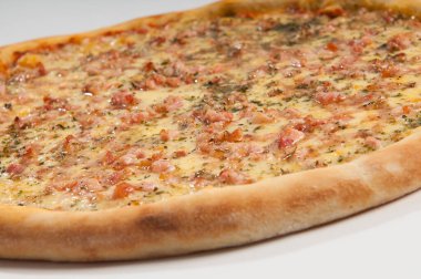 Pizza, dünyanın en çok tüketilen yiyeceklerinden biri, çok sayıda çeşidi ve çeşidi var, lezzetli, tatlı, fırında kızartılmış, vs..