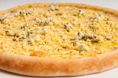 Pizza, dünyanın en çok tüketilen yiyeceklerinden biri, çok sayıda çeşidi ve çeşidi var, lezzetli, tatlı, fırında kızartılmış, vs..