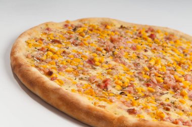 Pizza, dünyanın en çok tüketilen yiyeceklerinden biri, çok sayıda çeşidi ve çeşidi var, lezzetli, tatlı, fırında kızartılmış, vs..