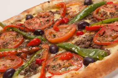 Pizza, dünyanın en çok tüketilen yiyeceklerinden biri, çok sayıda çeşidi ve çeşidi var, lezzetli, tatlı, fırında kızartılmış, vs...